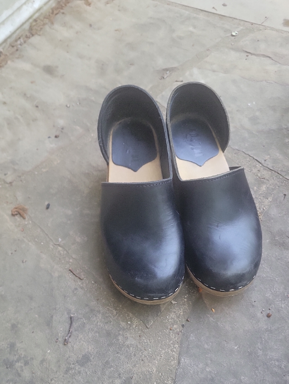 Black Leather Sandgren Clogs for Women